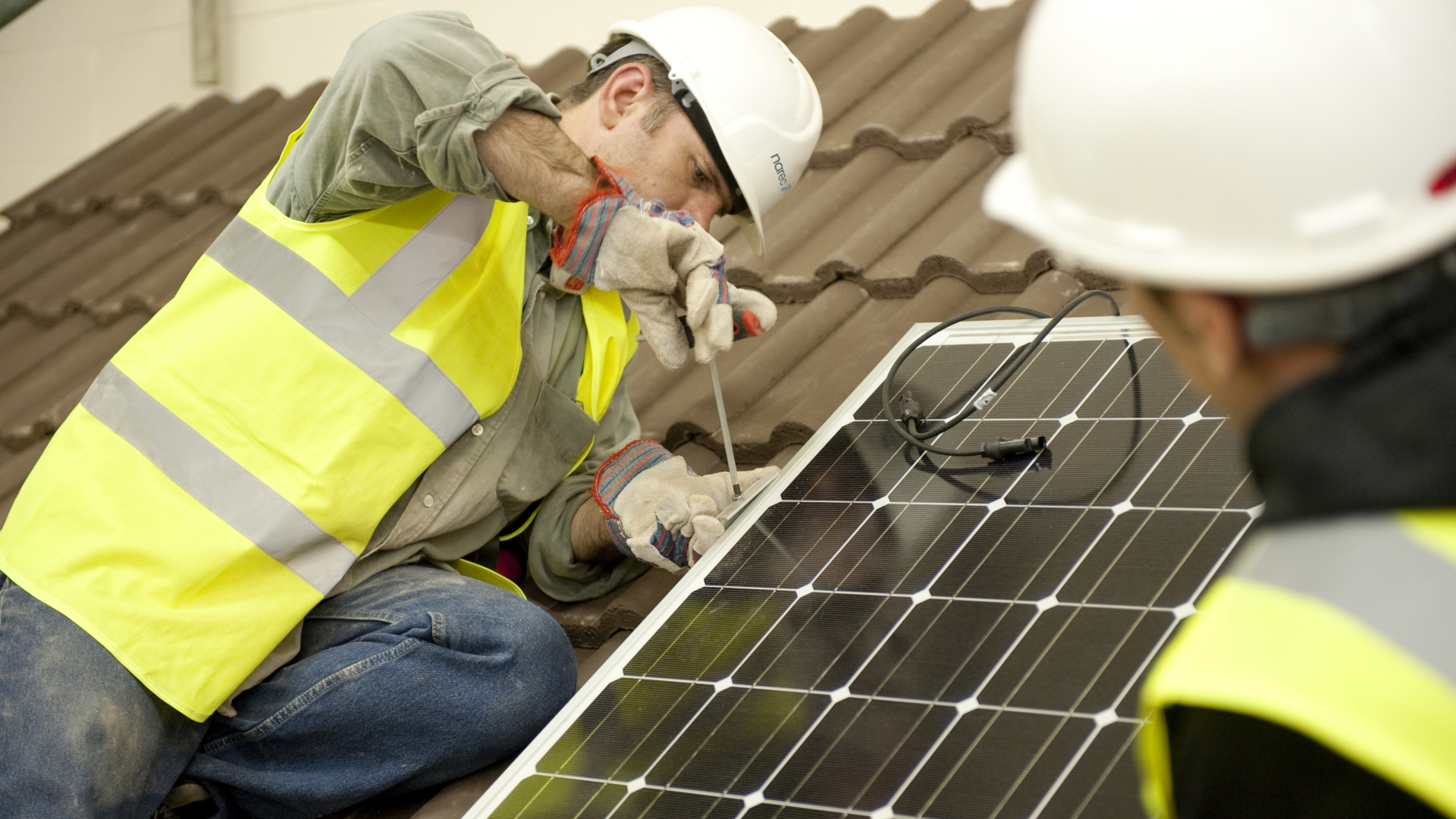 Trainees are shown how to fit new PV panels at a new bespoke sight in Cramlintgon. The course was ran as a collaboration between GB Renewables and NAREC, Blyth